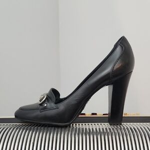 SUPER CUTE & SEXY BCBGIRLS BLACK LEATHER CLOSE TOED HEELS SZ 7